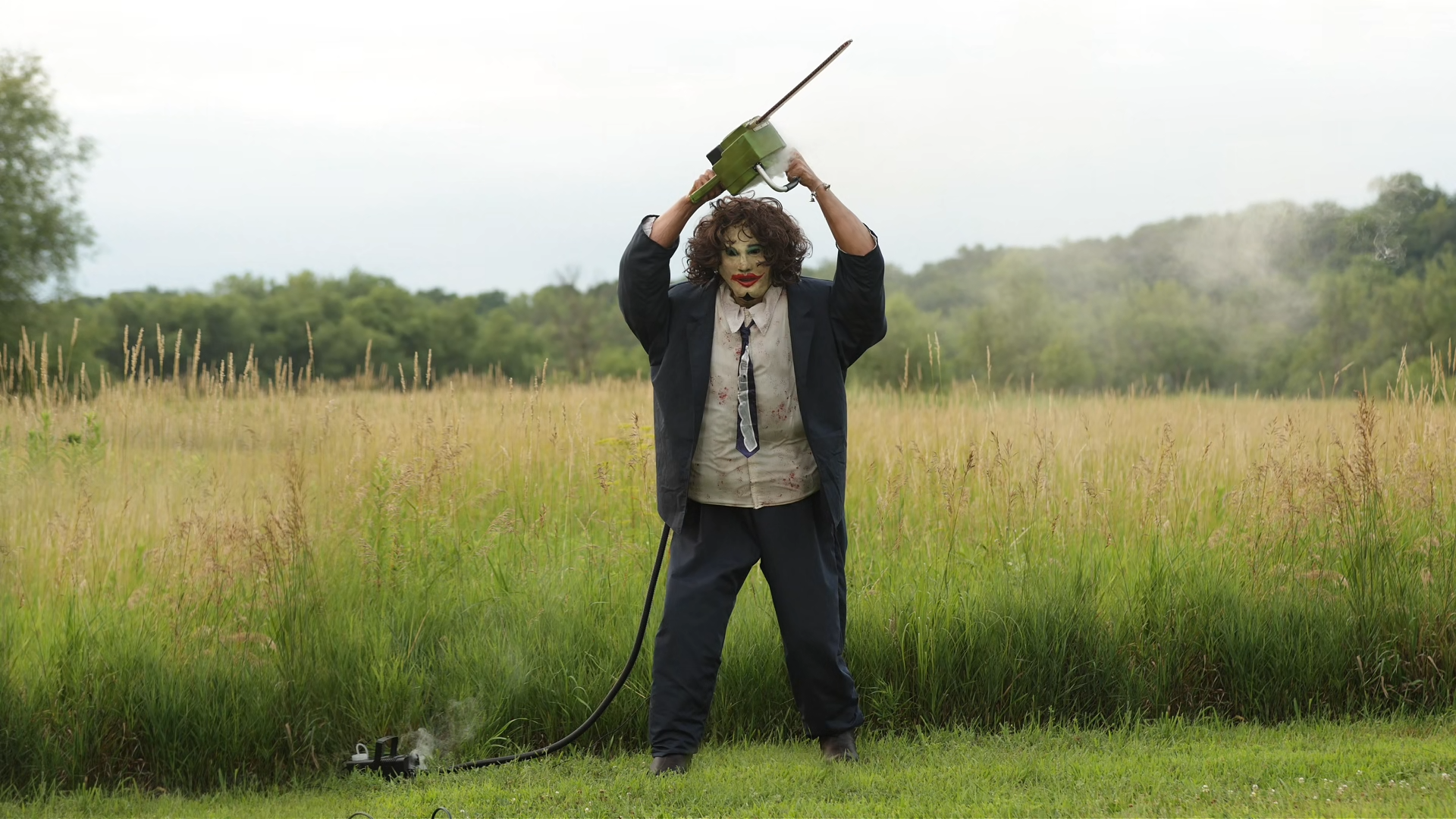 FUN99383 Pretty Woman Texas Chainsaw Animatronic